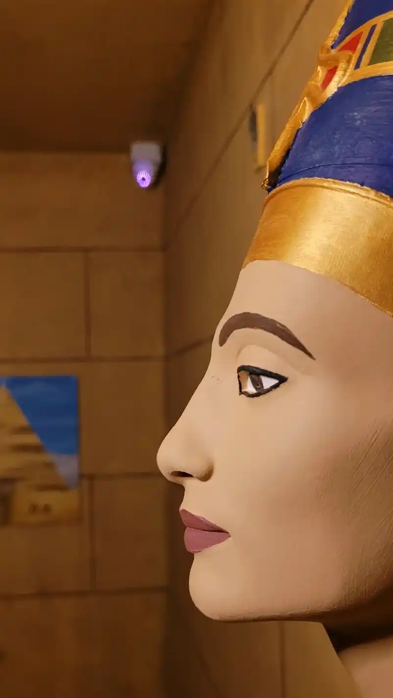 Decoracion en una sala de escape con tema de Egipto