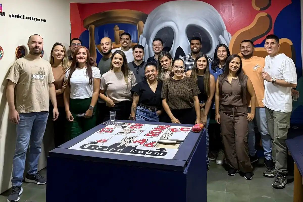 una empresa en su evento de team building en Medellin