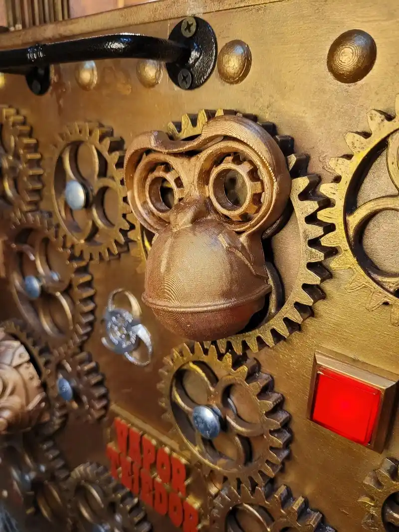 Detalle de la máscara del mono en El Cubo