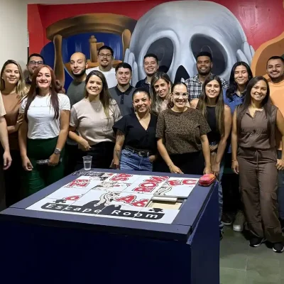 una empresa en su evento de team building en Medellin