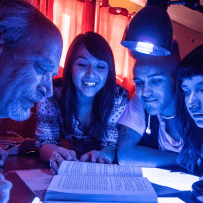 Trabajando en equipo en un escape room